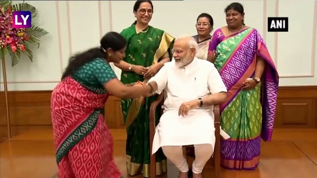 PM Modi Celebrates Raksha Bandhan With Kids, Triple Talaq Petitioner Ishrat Jahan & Other Women