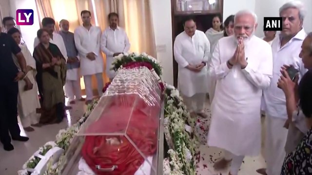 Sushma Swaraj Dies: PM Modi Breaks Down As He Pays Last Respects, Sonia & Rahul Gandhi, Manmohan Singh, Venkaiah Naidu & Others Also Pay Tribute To The Veteran BJP Leader