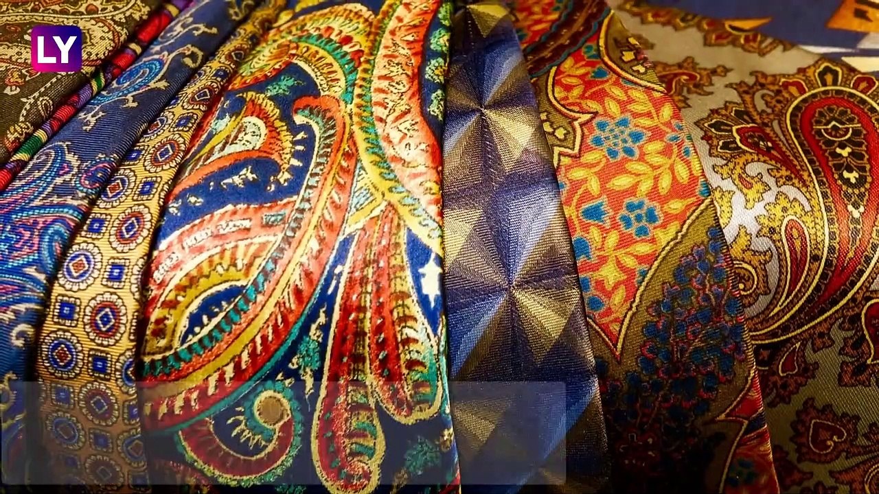 National Handloom Day 2019 Significance: Bollywood Divas Deepika Padukone, Aishwarya Rai Bachchan, Sonam Kapoor Show You How To Nail The Traditional Weaves In Style