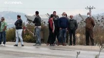 شاهد: القوات الإسرائيلية تطلق النار على فلسطيني عند حاجز للتفتيش في نابلس