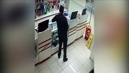 Aparelho celular é furtado em loja no Centro de Cascavel