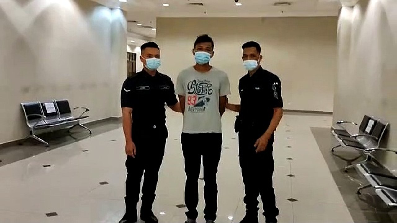 法庭；擁刀案
