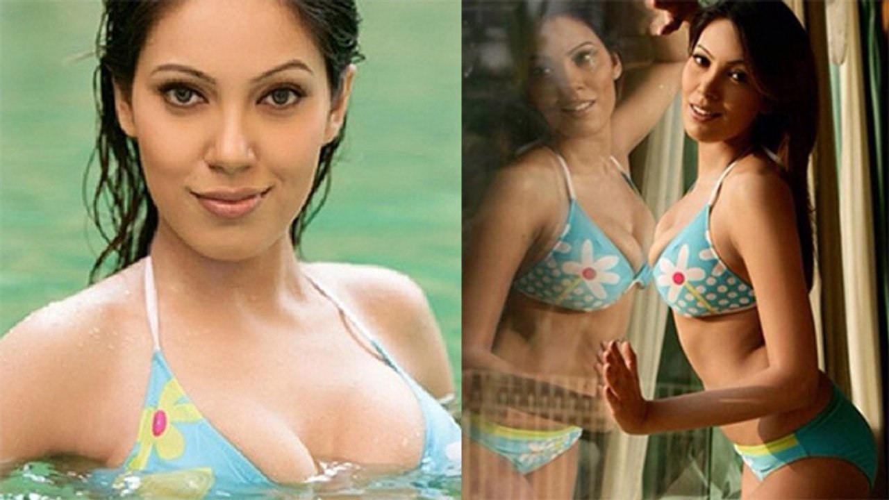 Taarak Mehta की बबीता जी की बिकिनी Look देख उड़े फैंस के होश, पानी के बीच  दिखा बोल्ड अवतार। Boldsky