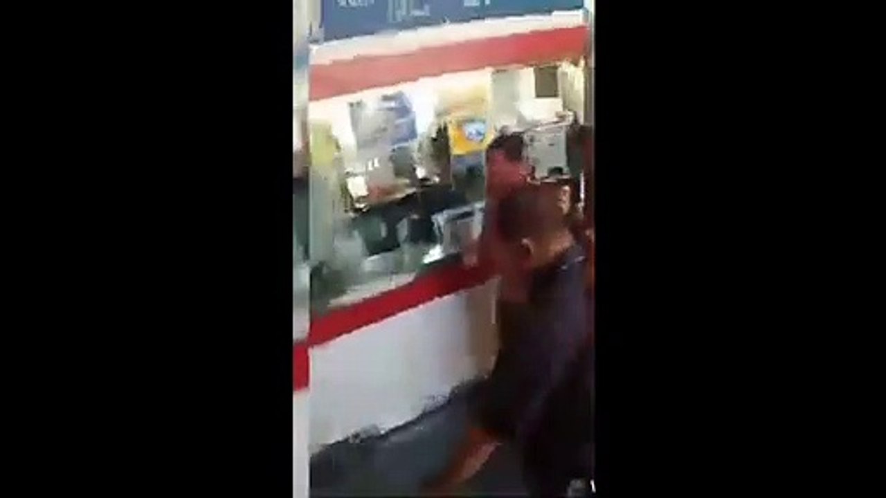 హైదరాబాద్‌: మెట్రోరైలులో పవర్‌ స్టార్‌ పవన్‌ కల్యాణ్‌