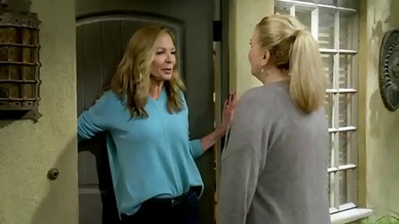 Mom S08E01