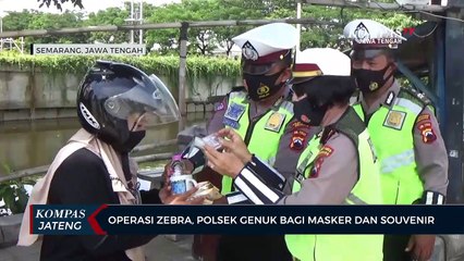 Operasi Zebra, Polsek Genuk Bagi Masker Dan Souvenir