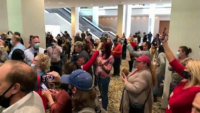 Выборы в США: сторонники кандидатов вышли выяснять отношения на улицы