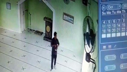 Aksi Pencurian Terekam Kamera Pemantau Masjid