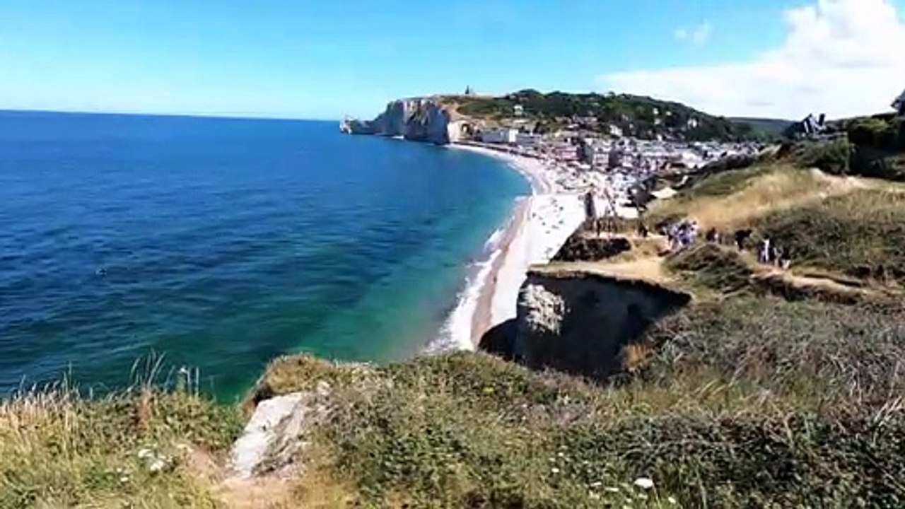 Etretat et ses falaises de craie de la côte d'Albâtre