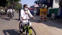 ऊर्जा मंत्री श्रीकांत के साइकिल चलाने को समाजवादी पार्टी के अध्यक्ष अखिलेश यादव ने कहा ''नाटक''