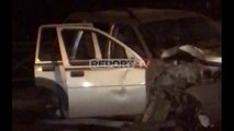 Report TV -Aksident në Shkodër, makina përplaset me shtyllën e ndriçimit, plagoset drejtuesi