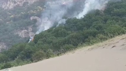 Ora News - Shëngjin,mali digjet prej disa ditësh,flakët i afrohen zonës turistike të Ranës së Hedhun