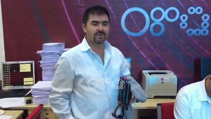 Ylli Ndroqi takon gazetarët: Kjo nuk është furtuna e parë, e as e fundit, vazhdoni me kurajo