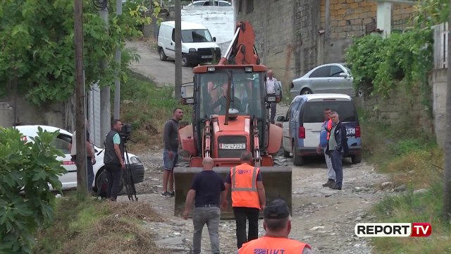 Report TV -Banorët në zonën e Saukut ankohen se u mungon uji: Rruga e dëmtuar prej 15 vitesh