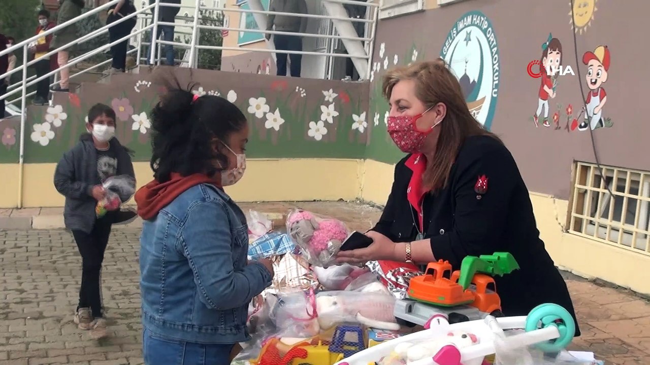 Şırnaklı çocuklar oyuncaklarını İzmirli depremzede çocuklara gönderdi