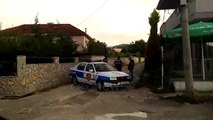Horror në Pogradec, djali me probleme mendore i pret kokën me thikë nënës dhe plagos vëllain