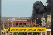 Incendio en fábrica de gaseosas se registró en Tumbes