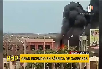 Incendio en fábrica de gaseosas se registró en Tumbes