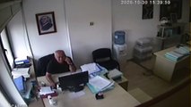 İzmir'de meydana gelen deprem anı, bir avukatlık bürosunun güvenlik kamerasına yansıdı