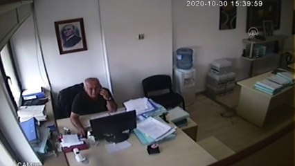 İzmir'de meydana gelen deprem anı, bir avukatlık bürosunun güvenlik kamerasına yansıdı