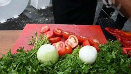 Adana ve Şanlıurfalı ustalar yıllardır süren 'kebap' tartışmasını bitirmek için Gaziantep'te buluştu