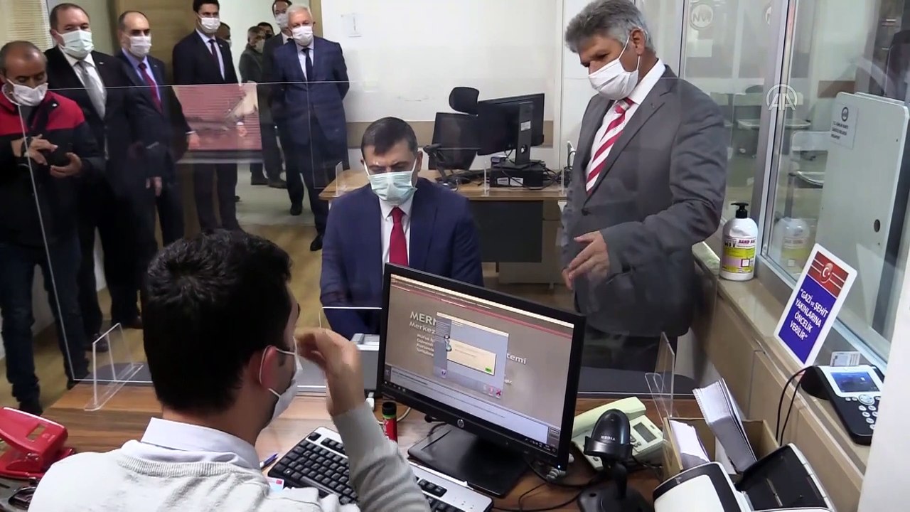 Vali Çiftçi, ehliyet bilgilerini kimlik kartına yükletti - ÇORUM