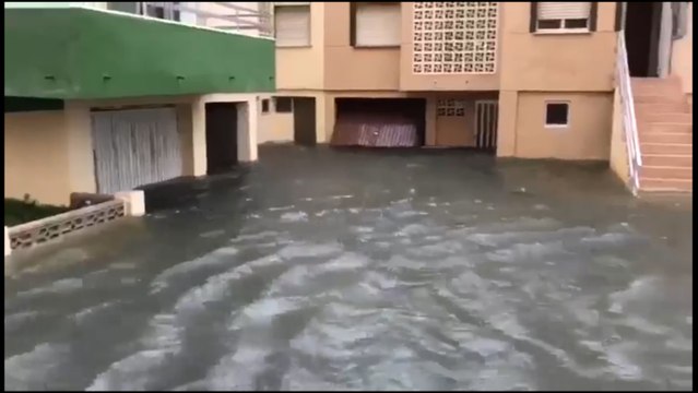 Las lluvias anegan urbanizaciones de playa en Mareny de Barraquetes
