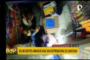 VES: cámaras captan violento asalto a distribuidora de gaseosas