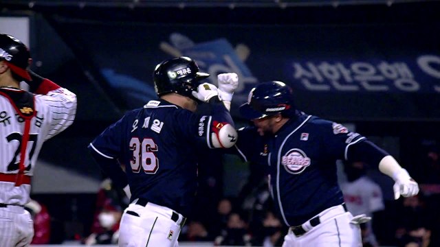 '가을의 강자' 두산, 2연승으로 플레이오프 진출 / YTN