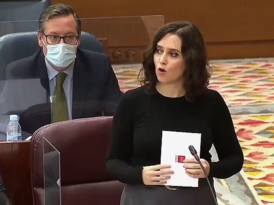 Ayuso, a una diputada de Más Madrid: “La curva de la Comunidad de Madrid es un reflejo de la curva de su boca, mustia”
