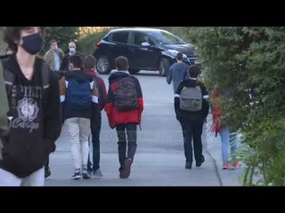 Top News - Shkollat nëpër botë/ Fëmijët i kthehen mësimit mes masash të ndryshme