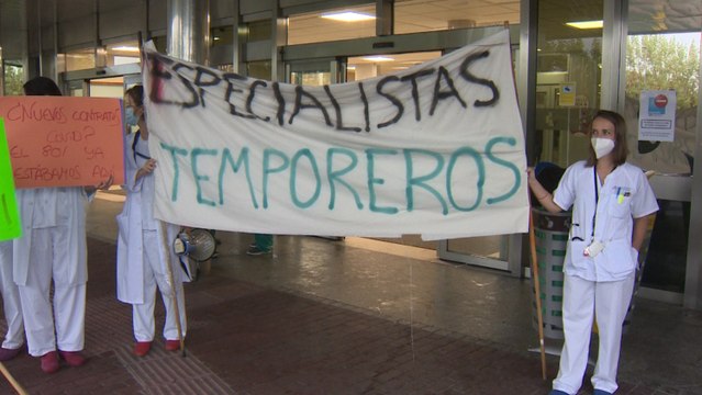 Concentración de facultativos en el Hospital 12 de Octubre para pedir estabilidad laboral