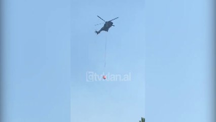 Helikopteri i FA operacion per shuarjen e zjarrit ne Patos