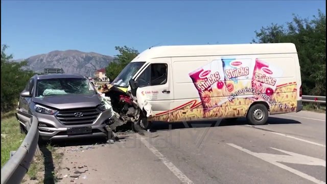 AKSIDENT NË RRUGËN KORÇË-KAPSHTICË, PËRPLASJA KRIJON RADHË TË GJATA - News, Lajme - Kanali 7