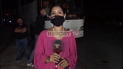 Vijon radha në Kapshticë! Emigrantët në pritje: Sot na skadon tamponi, do fle në autobus!