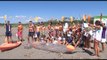 Ora News - Të rinjtë pastrojnë plazhin e Velipojës, kërkohet lidhja e tyre me mjedisin