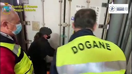 ضبط حوالى طن من الكوكايين الصافي في إيطاليا