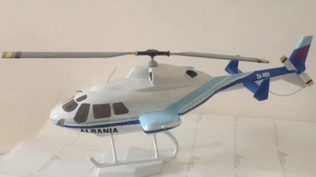 Flota në miniaturë/ Mekaniku i bazës së Kuçovës që punon maketet e avionëve dhe anijeve