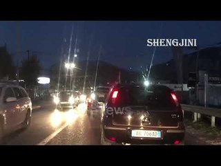 Ora News - Mbyllen pushimet, radhë kilometrike makinash në Vlorë dhe Shëngjin