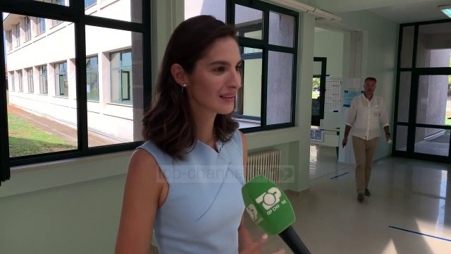 Pjesëmarrje e lartë në zgjedhje/ Modelja Emina Çunmulaj kthehet nga SHBA për të votuar