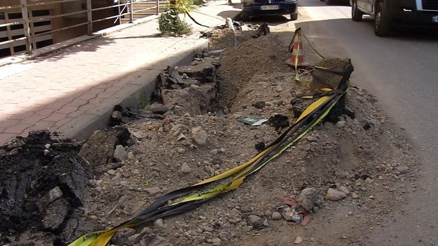 Punimet në rrugët e Tiranës, gropa pa punëtorë, banorët: Kompanitë marrin lekët e nuk vijnë më