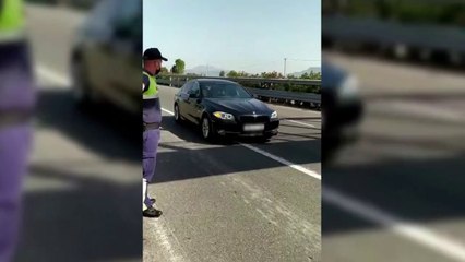 Tải video: Policia 'bën kërdinë' në fundjavë/ 145 patenta të pezulluara, 44 shoferë të arrestuar dhe 1941 gjoba