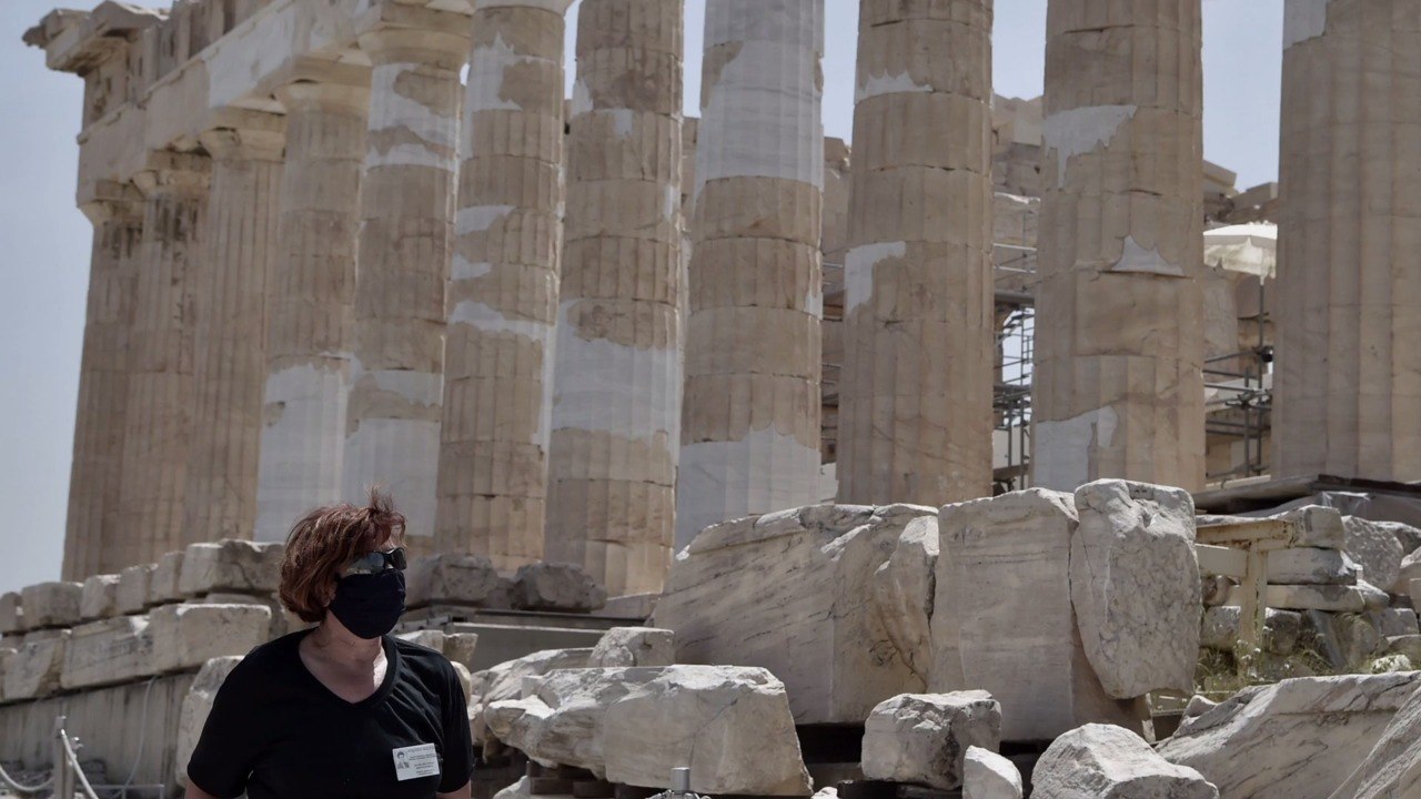 Greece Locks Down Again, Requires Residents to Have a Permit to Leave Home