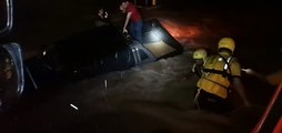 Rescatan a pasajeros de auto de morir ahogados en inundación: uno es no vidente | parte 2