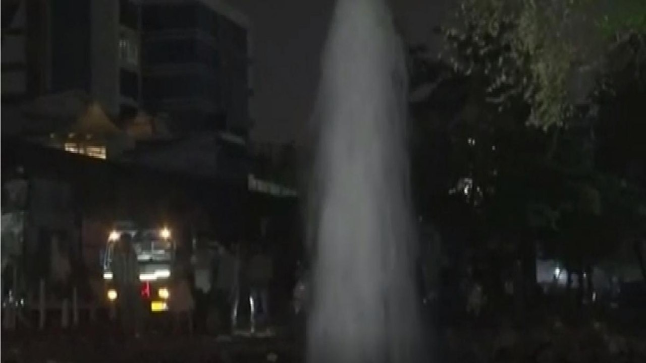 Mumbai: Water pipeline bursts in Marol area