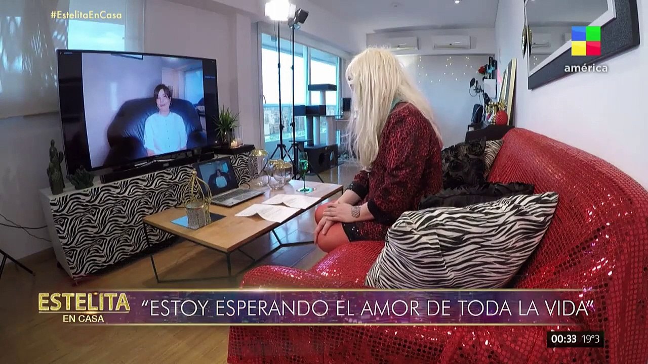 Andrea Rincón visita la casa de Estelita