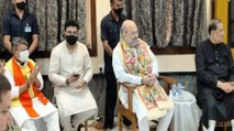 After offering prayers at temple, Shah meets singer Ajoy