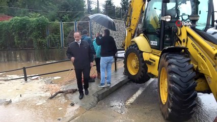 Trabzon'da şiddetli yağış...İstinat duvarları çöktü, yollar göle döndü