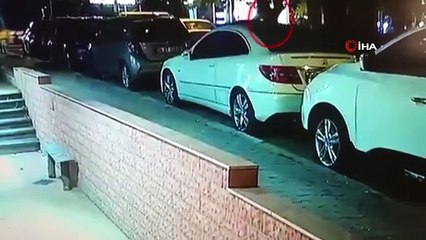 Kadıköy’de pes dedirten hırsızlık... Otomobillerden hırsızlık yapıp Marmaray’la kaçtı