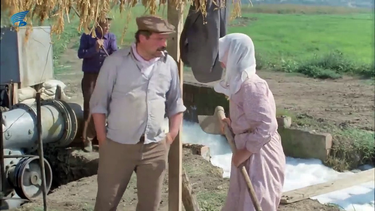 Kurbağalar - Hüseyin, Elmas'ı Kucaklıyor!